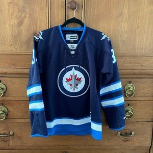 Women’s Large Reebok Winnipeg Jets jersey